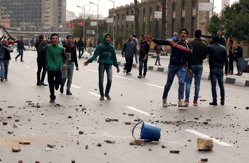 الصالات الرياضية بدلاً من السجن.. كيف أصبحنا أسرى لأحلامنا الفاشية؟