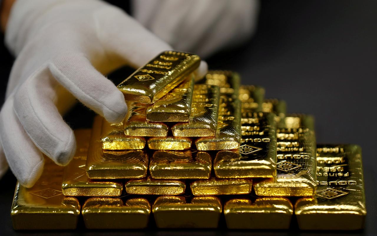 انهيار البيتكوين وصعود الذهب والدولار.. كيف تؤثر الأزمة الروسية-الأوكرانية على أسواق المال والأعمال؟