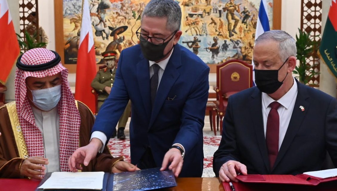 الإعلان عن تعيين أول ضابط إسرائيلي بصفة دائمة بالبحرين.. سينسق الاتصال مع الأسطول الخامس الأمريكي