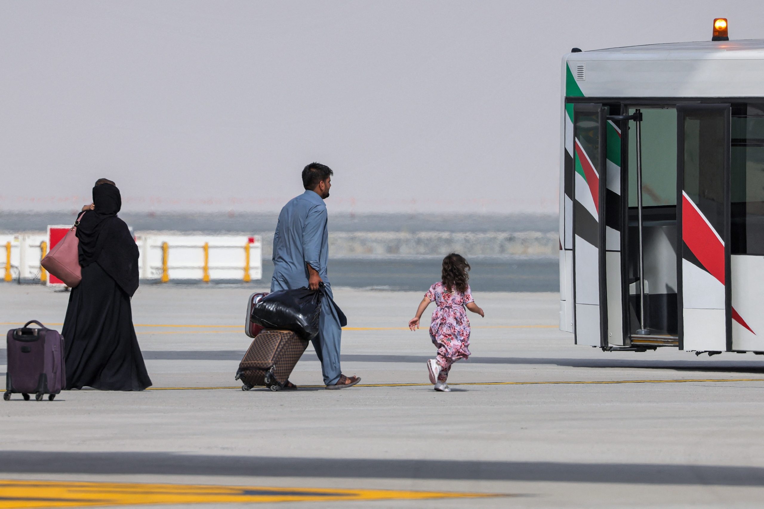 الإمارات الأجانب الأطفال