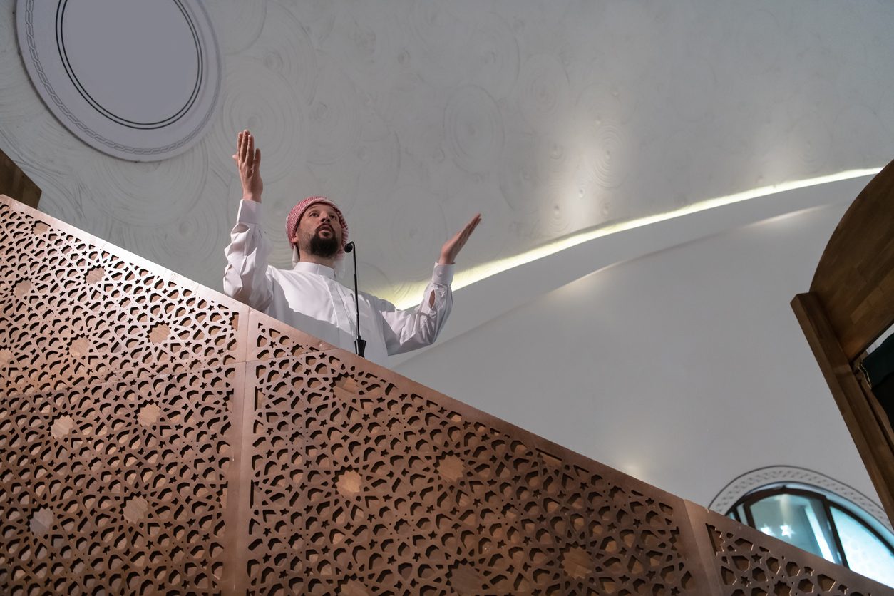 خطيب في مسجد (صورة تعبيرية)/ Istockأميتوا الباطل بالسكوت عنه -