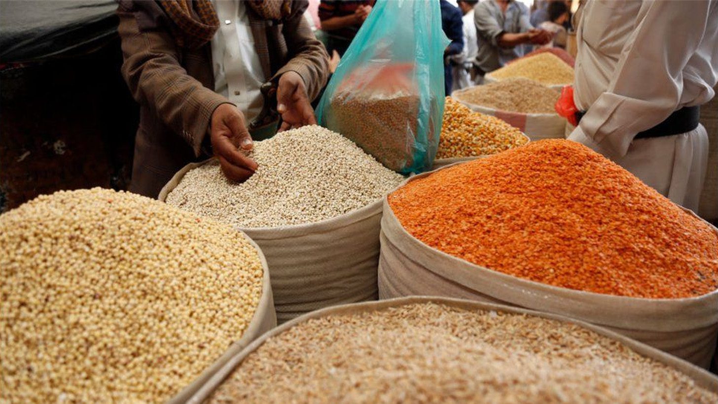 أزمة غذاء عالمية على الأبواب.. الحرب على أوكرانيا تتسبب في “دورة ارتفاع فائقة” لأسعار السلع الأساسية