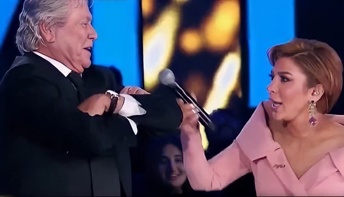 “عيونك طلعت حقيقية”! أصالة تغازل الفنان المصري حسين فهمي، وكريم عبد العزيز يقبل يدها “فيديو”