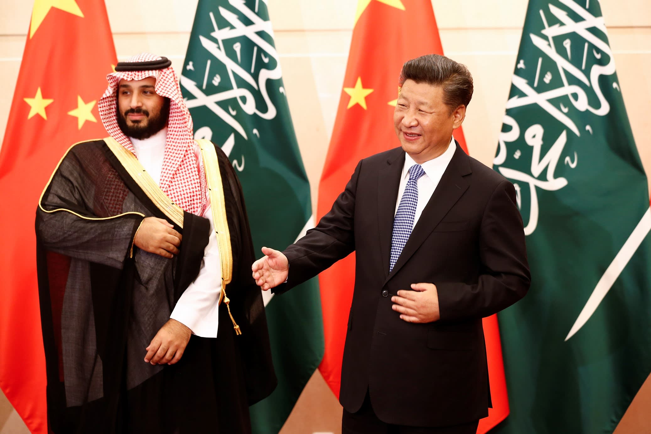 بن سلمان يرفض مكالمة بايدن ويجهز استقبالاً حافلاً لرئيس الصين.. فهل قرر التحالف معه بدلاً من أمريكا؟