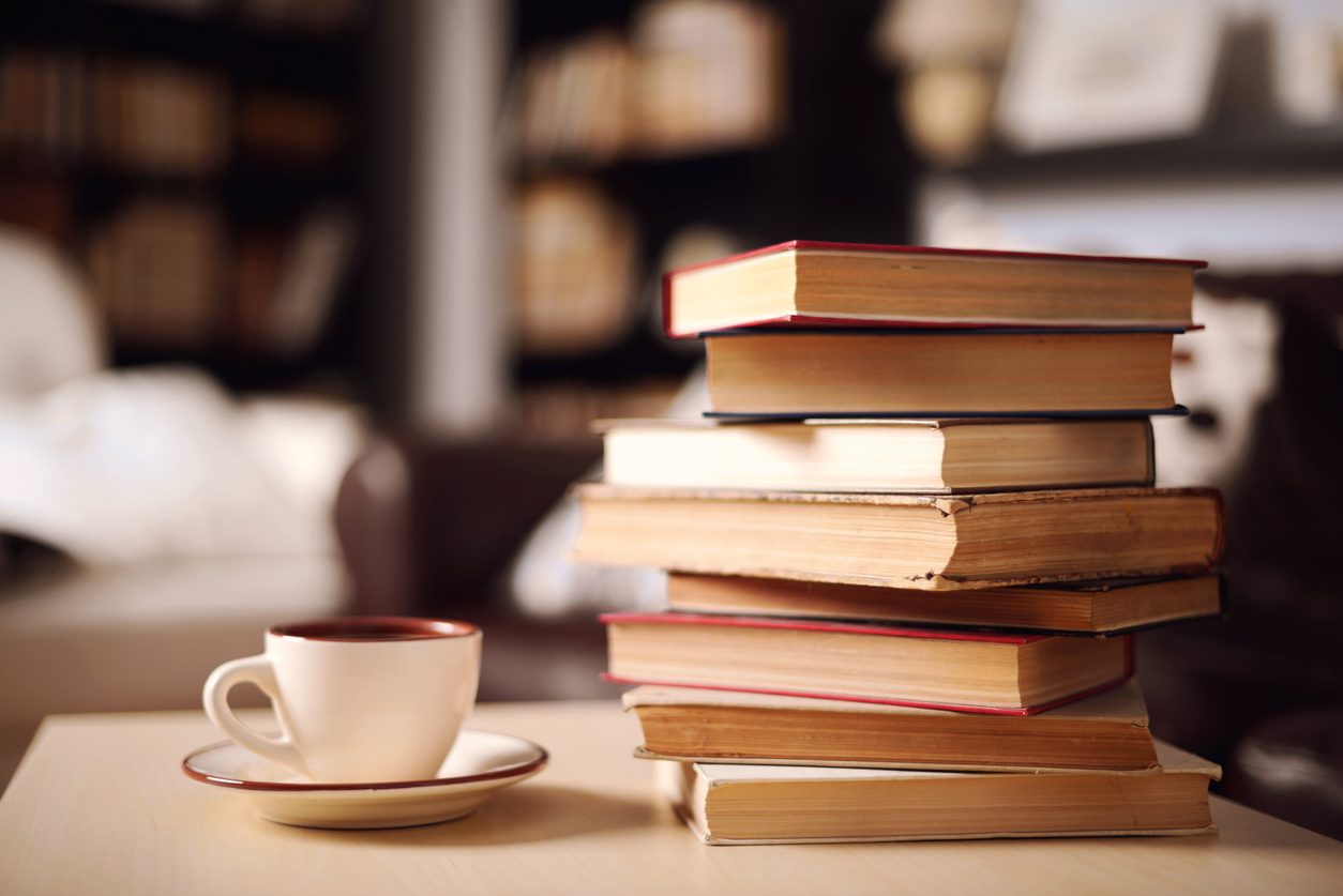 فن كتابة الرواية والقصة كما يجب أن يكون.. عن مؤلفات الأديب فؤاد طلبة