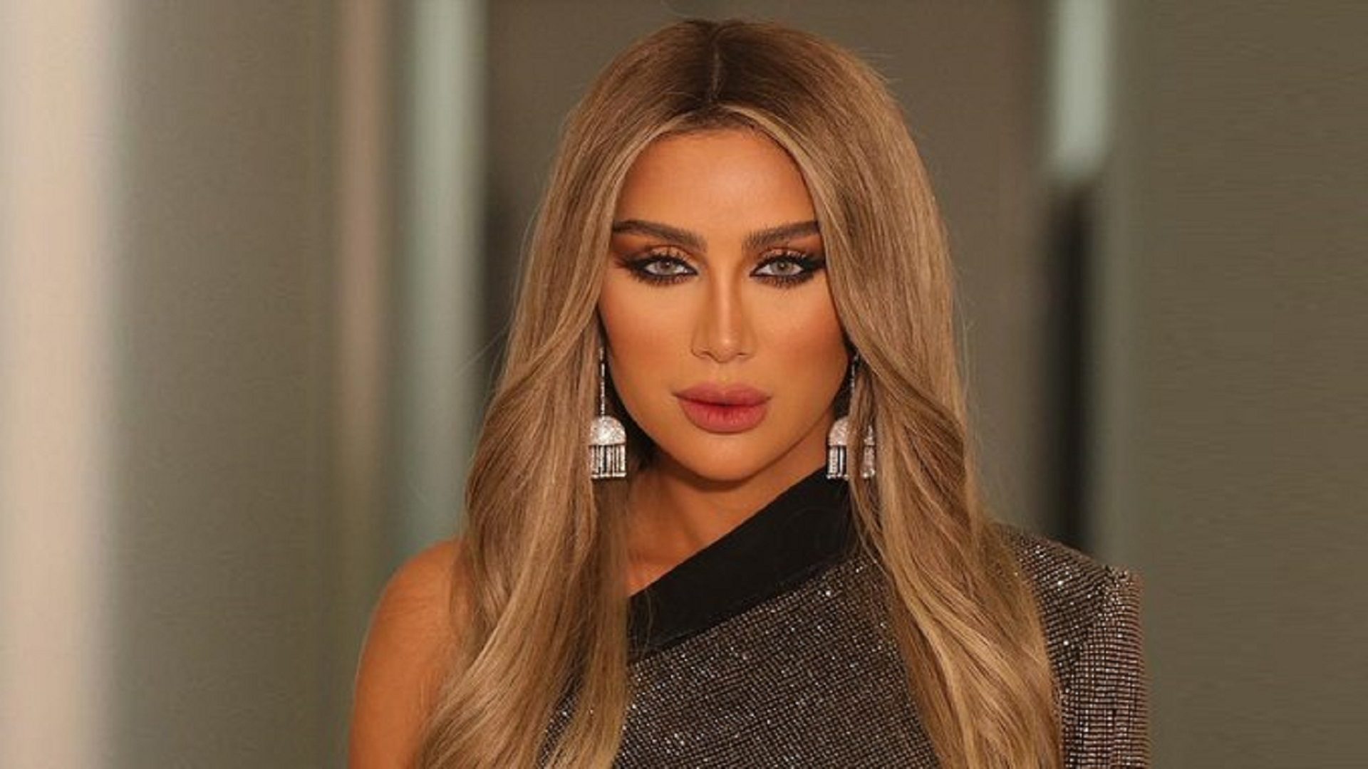 مايا دياب تحيي حفلاً خيرياً في بيروت وتبدو بملامح مختلفة كلياً