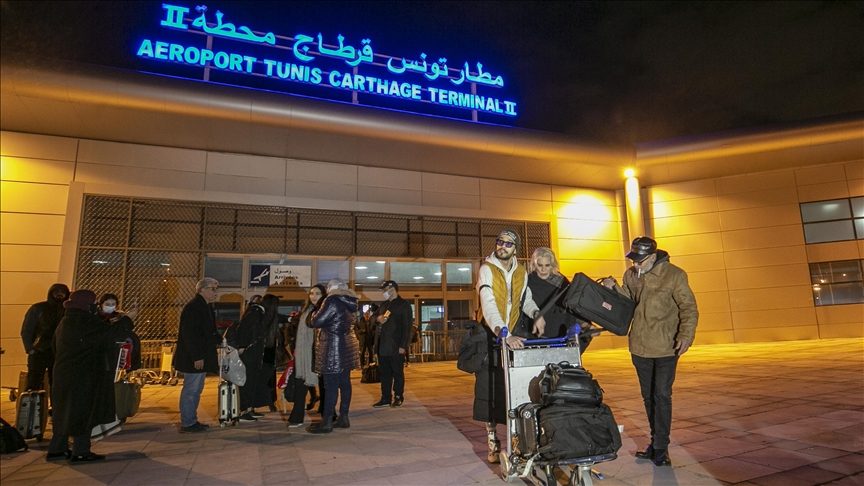 “هربوا من المذبحة إلى الفوضى على الحدود الرومانية”.. طلاب تونسيون يروون قصص نجاتهم من الحرب