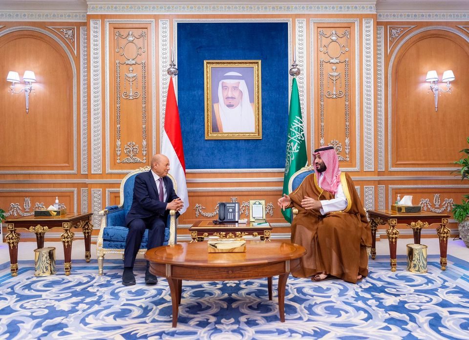 يضم حلفاء للسعودية والإمارات وانفصاليين وسلفيين.. إليك تشكيلة المجلس الرئاسي اليمني الجديد وسلطاته