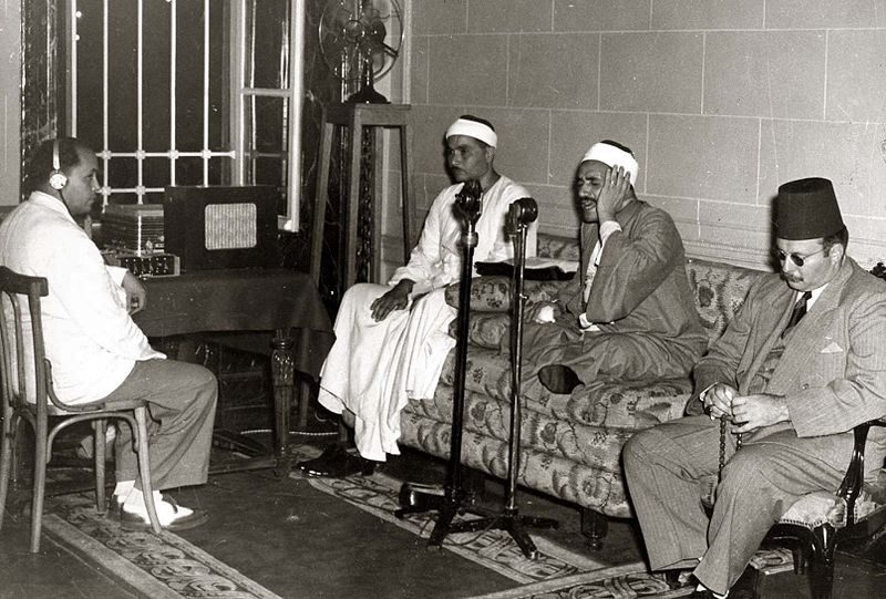 من مطرب إلى مقرئ، والصدفة قادته إلى أبواب الإذاعة.. محطات من حياة الشيخ طه الفشني