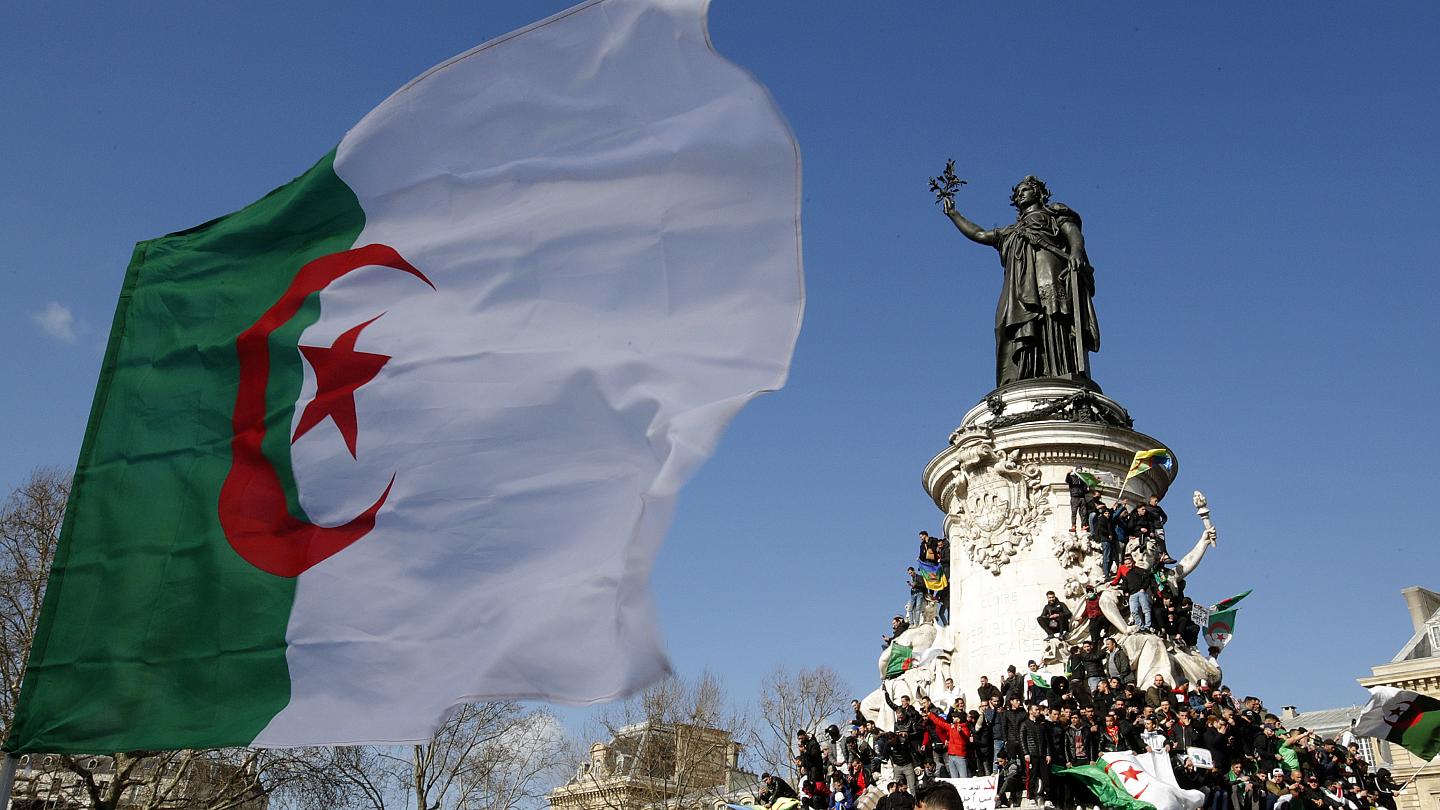 الانتخابات الفرنسية.. لماذا تعد جولة الإعادة بين ماكرون ولوبان السيناريو الأسوأ للمهاجرين من بلاد المغرب العربي؟