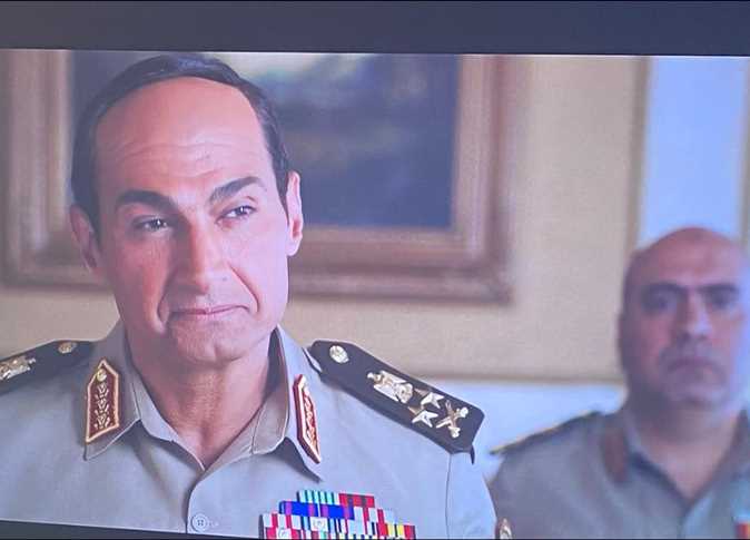 الفنان ياسر جلال يؤدي دور السيسي في “الاختيار 3”.. قدرته على تقليد الرئيس المصري أثارت ردود أفعال مختلفة (فيديو)