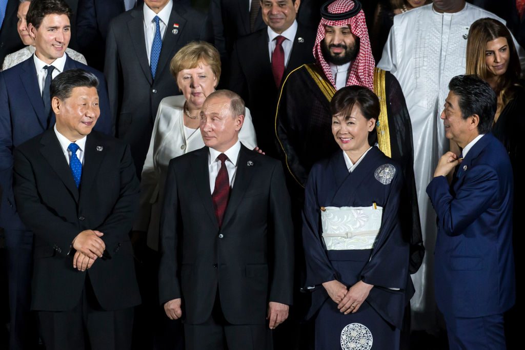 بوتين وزيلينسكي مدعوان إلى قمة مجموعة العشرين.. واشنطن “غاضبة” من حضور الرئيس الروسي ومترددة بالمشاركة