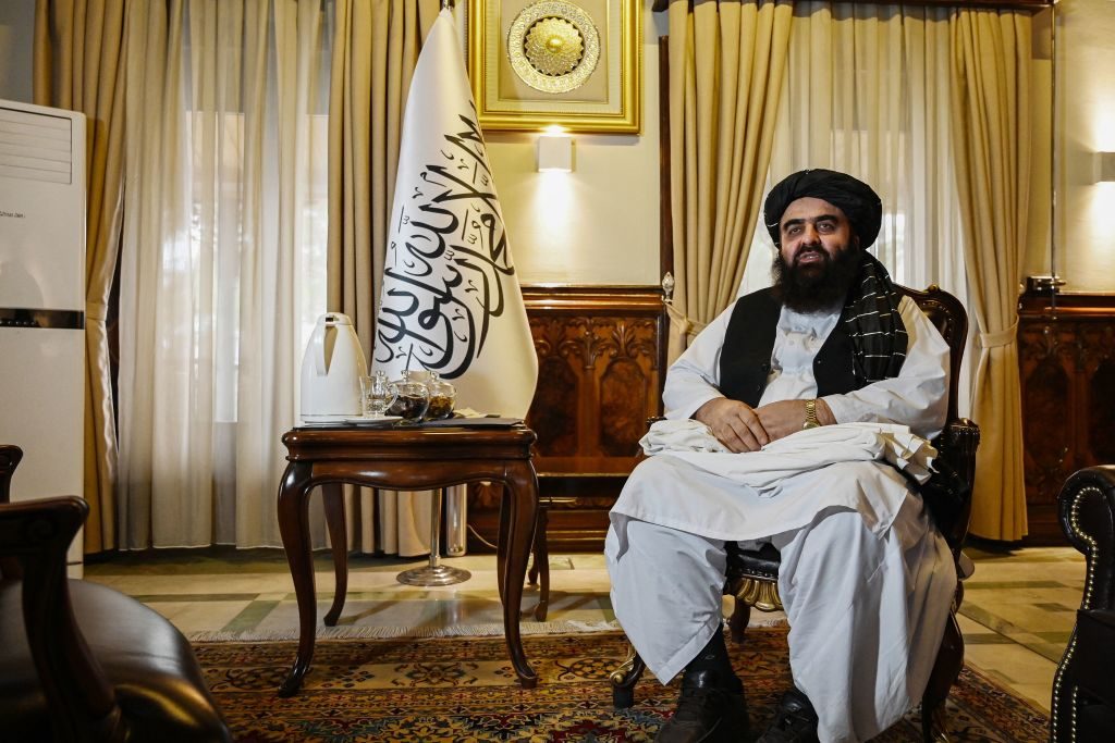بوادر أزمة بين طالبان وباكستان.. كابول تتهم إسلام آباد بقصف مواقع بأفعانستان وقتل العشرات وتستدعي السفير