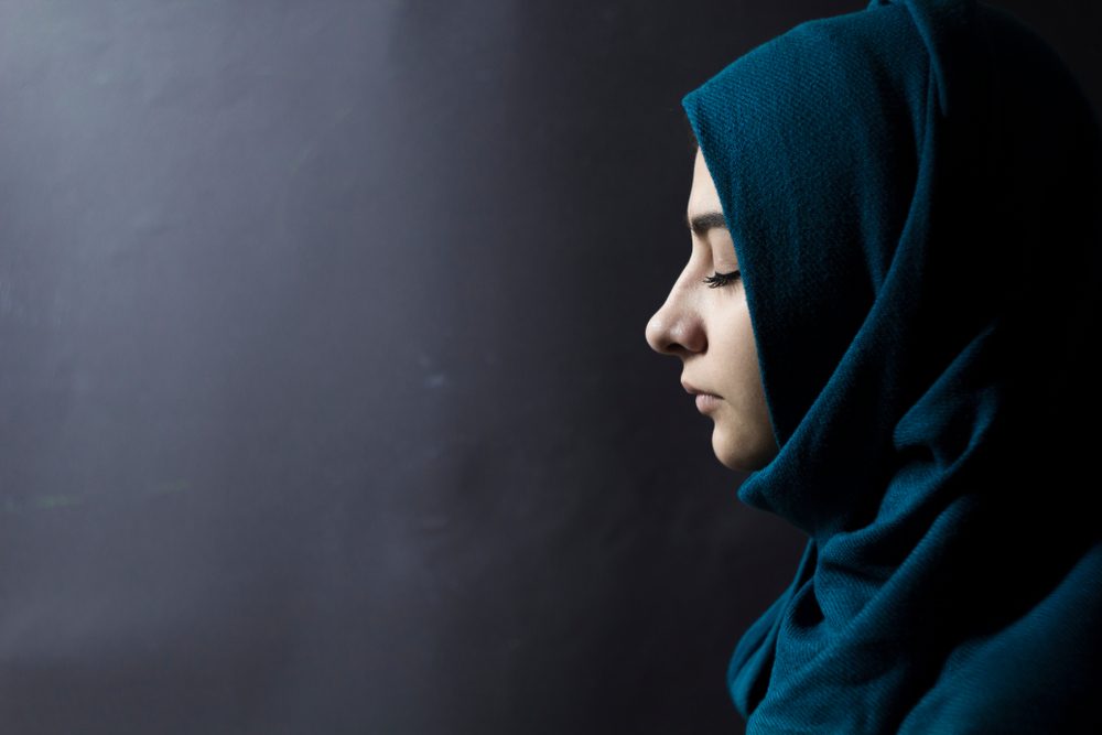 امرأة حزينة - تعبيرية -Shutterstock حزن