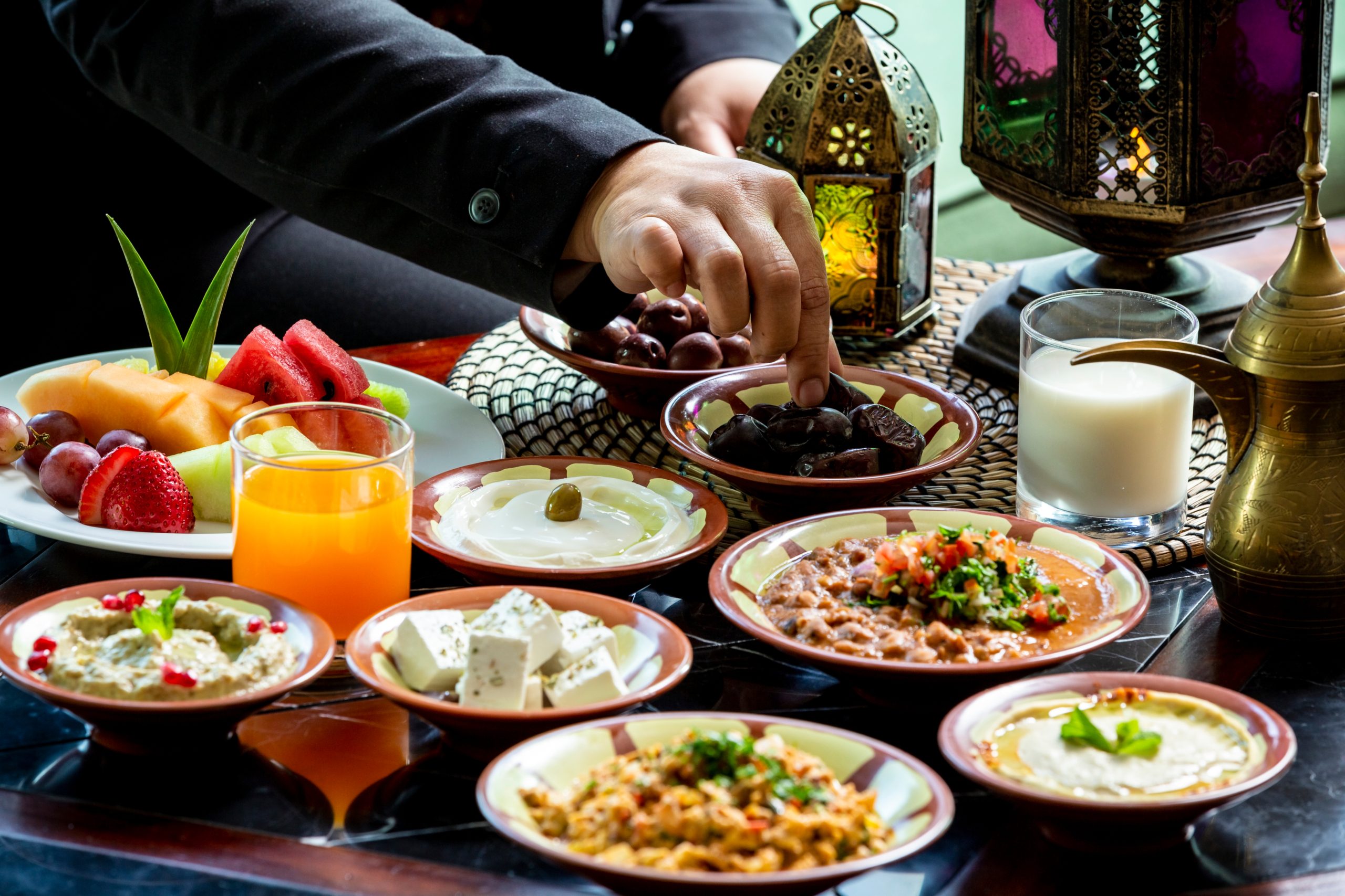 shutterstock/ وجبة السحور في رمضان وأصنافها الصحيّة
