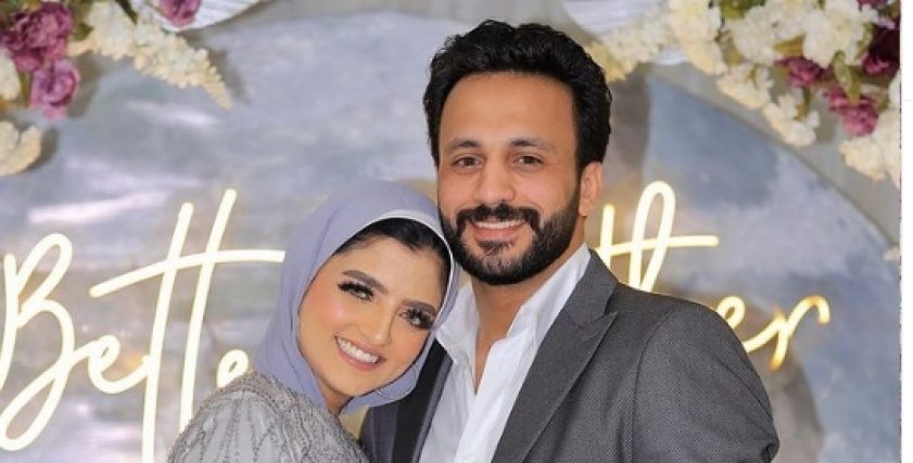 زوج نجمة اليوتيوب المصرية أحلام عادل يعترف بضربها خلال أداء العمرة.. طالبها بمسامحته (فيديو)