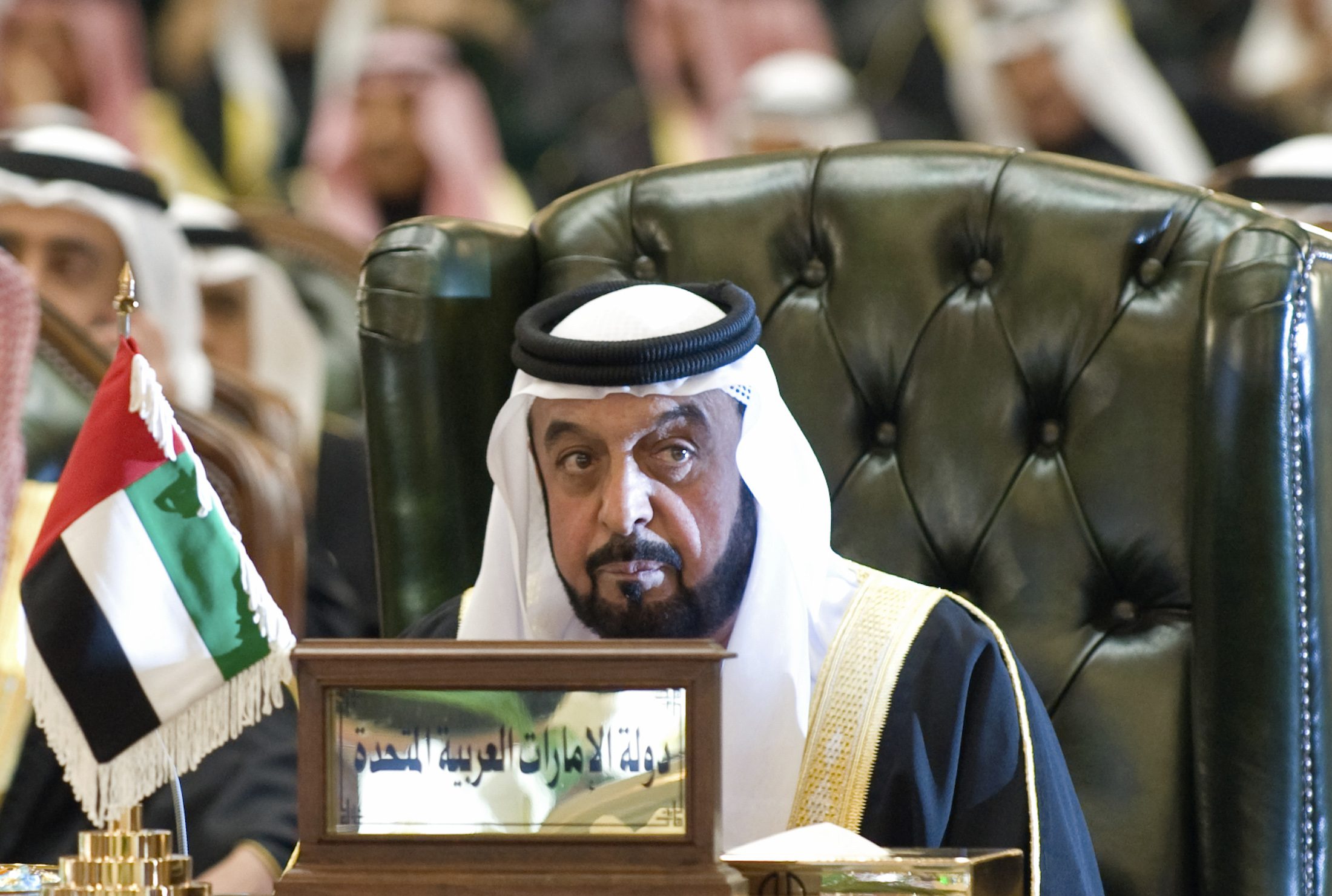 غاب فعلياً عن السلطة منذ 2014.. من هو الشيخ خليفة بن زايد حاكم الإمارات الذي رحل؟