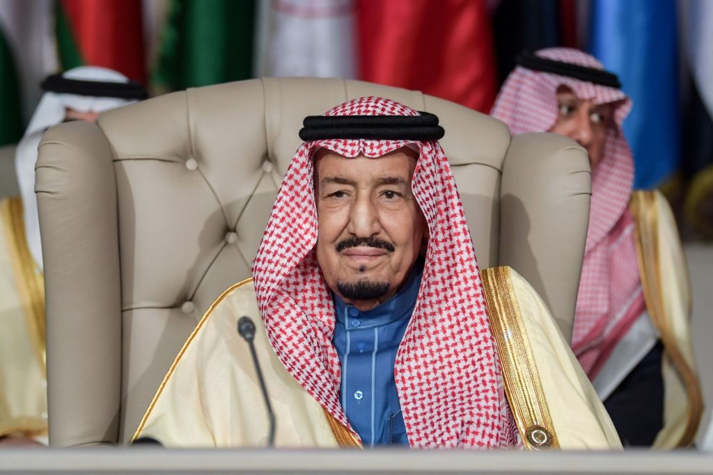 الملك سلمان سيبقى في المستشفى لبعض الوقت.. الديوان الملكي: الأطباء نصحوه بالراحة بعد إجراء منظار للقولون