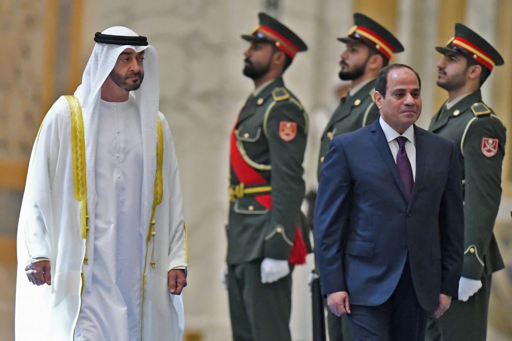 الإمارات تستحوذ مجدداً على مناقصات حكومية بمصر.. وقعت اتفاقيتين لبناء موانئ شحن وخطوط ملاحية جديدة