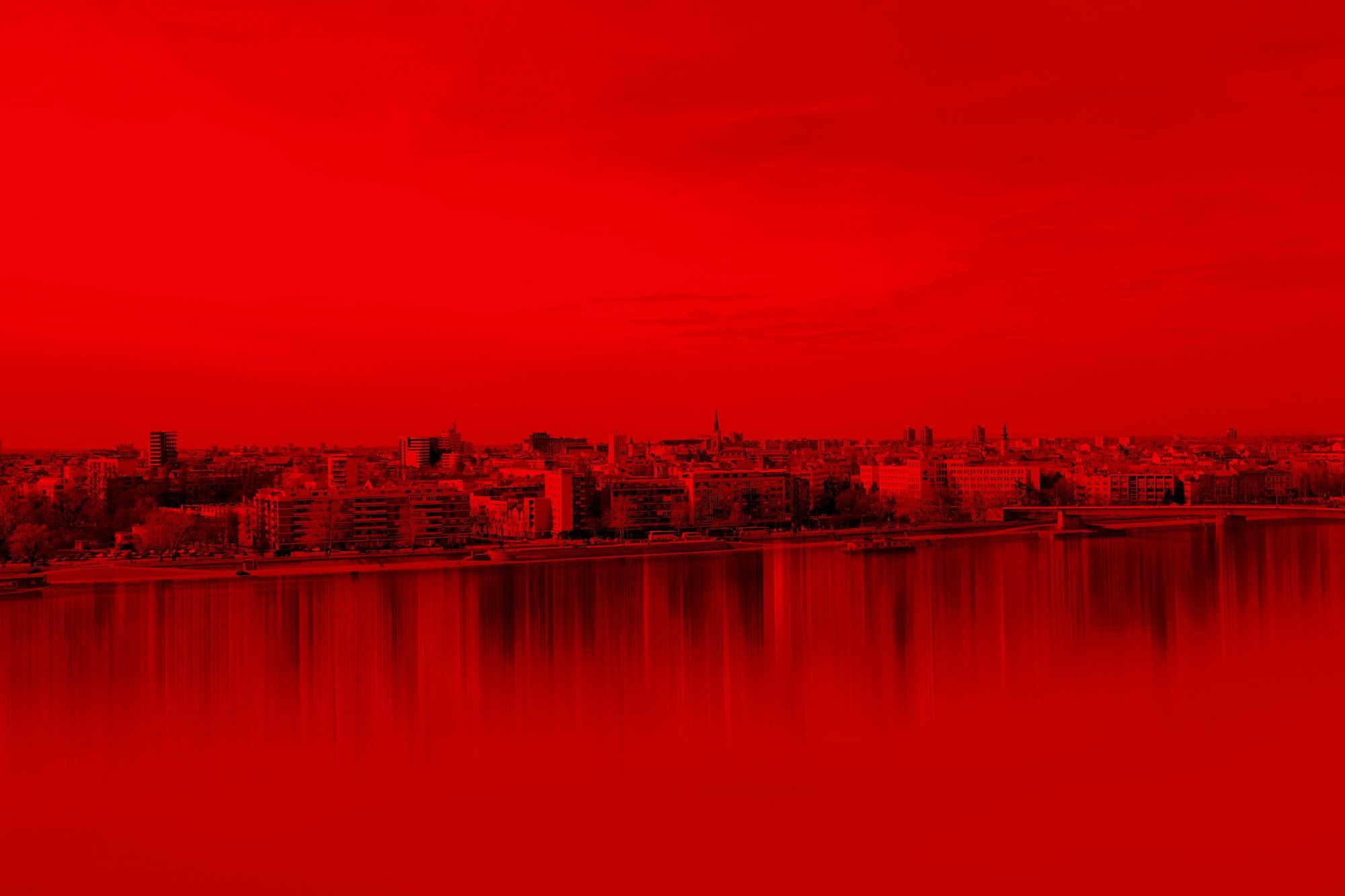 فجأة تحولت سماؤها للون الأحمر! فيديو لظاهرة غريبة تثير رعب مدينة صينية، والسلطات تُعلق