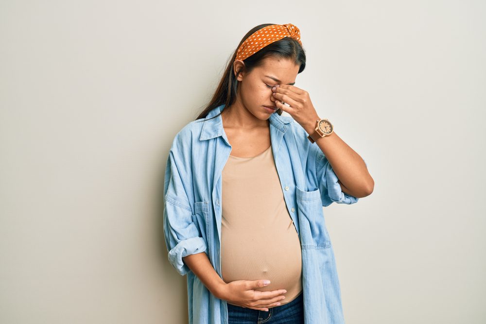 عارضٌ مؤقت قد يكون مؤشراً لمرض أخطر.. أسباب ضبابيّة الرؤية خلال الحمل