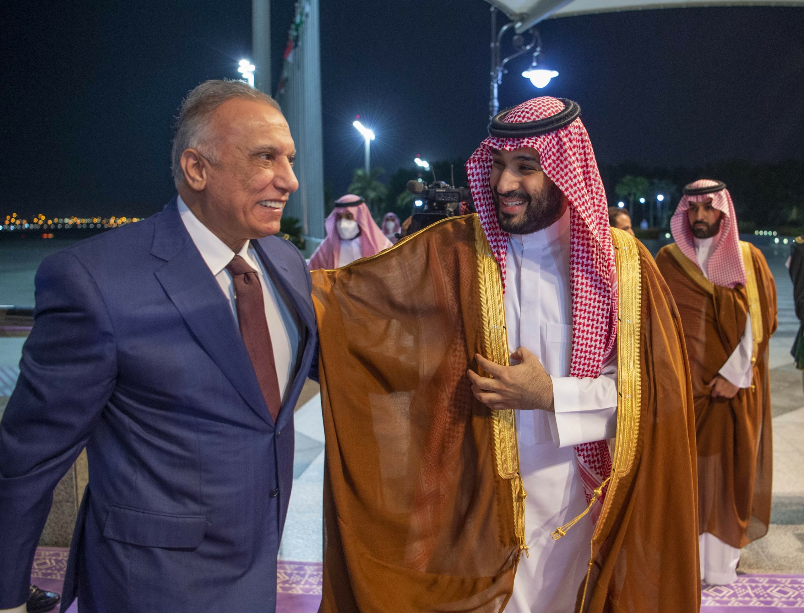 جولة الكاظمي بين السعودية وإيران.. تمهيد لعودة العلاقات أم لتهدئة قلق طهران من زيارة بايدن للمنطقة؟