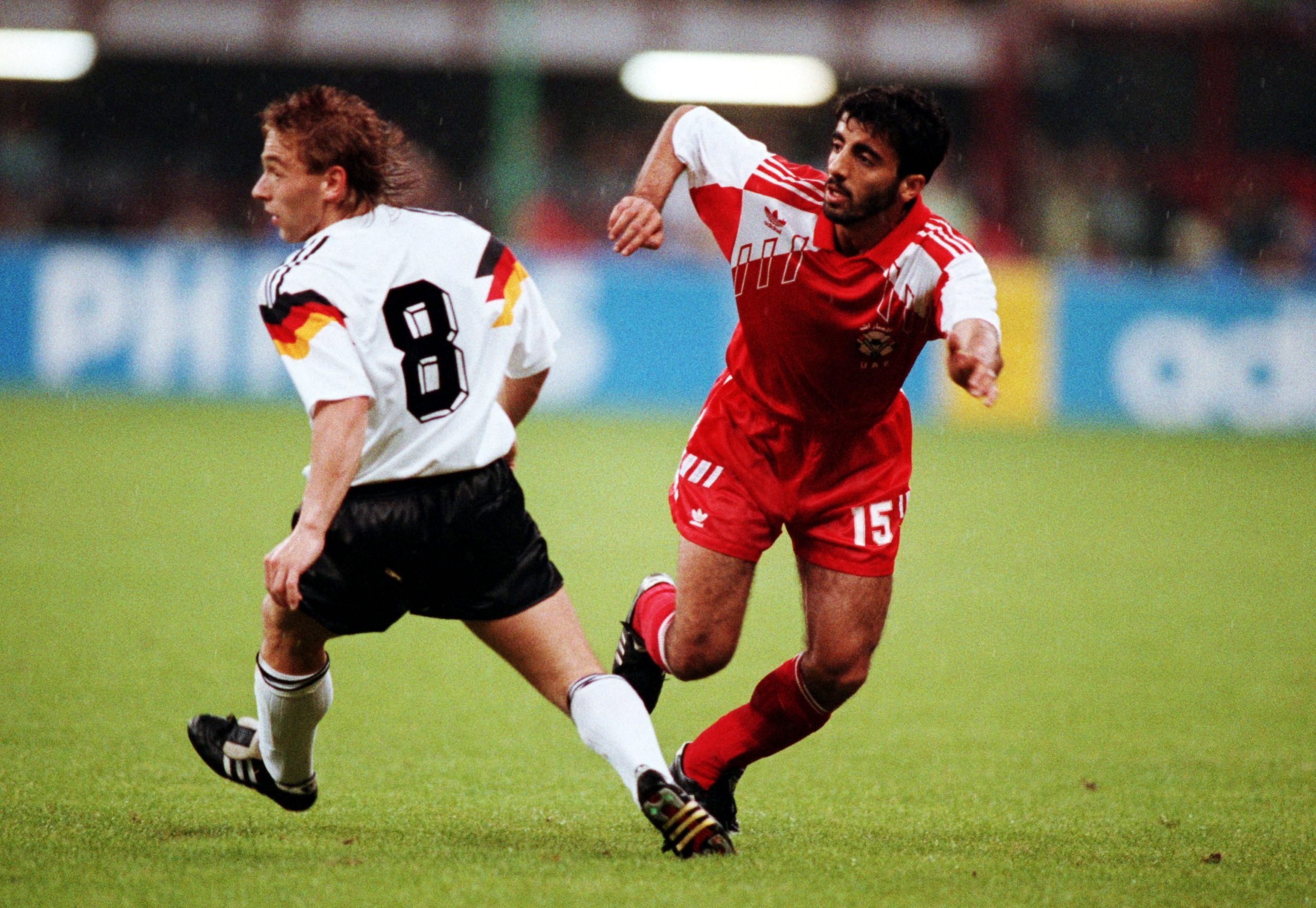 منتخب الإمارات شارك في كأس العالم 1990 (رويترز)
