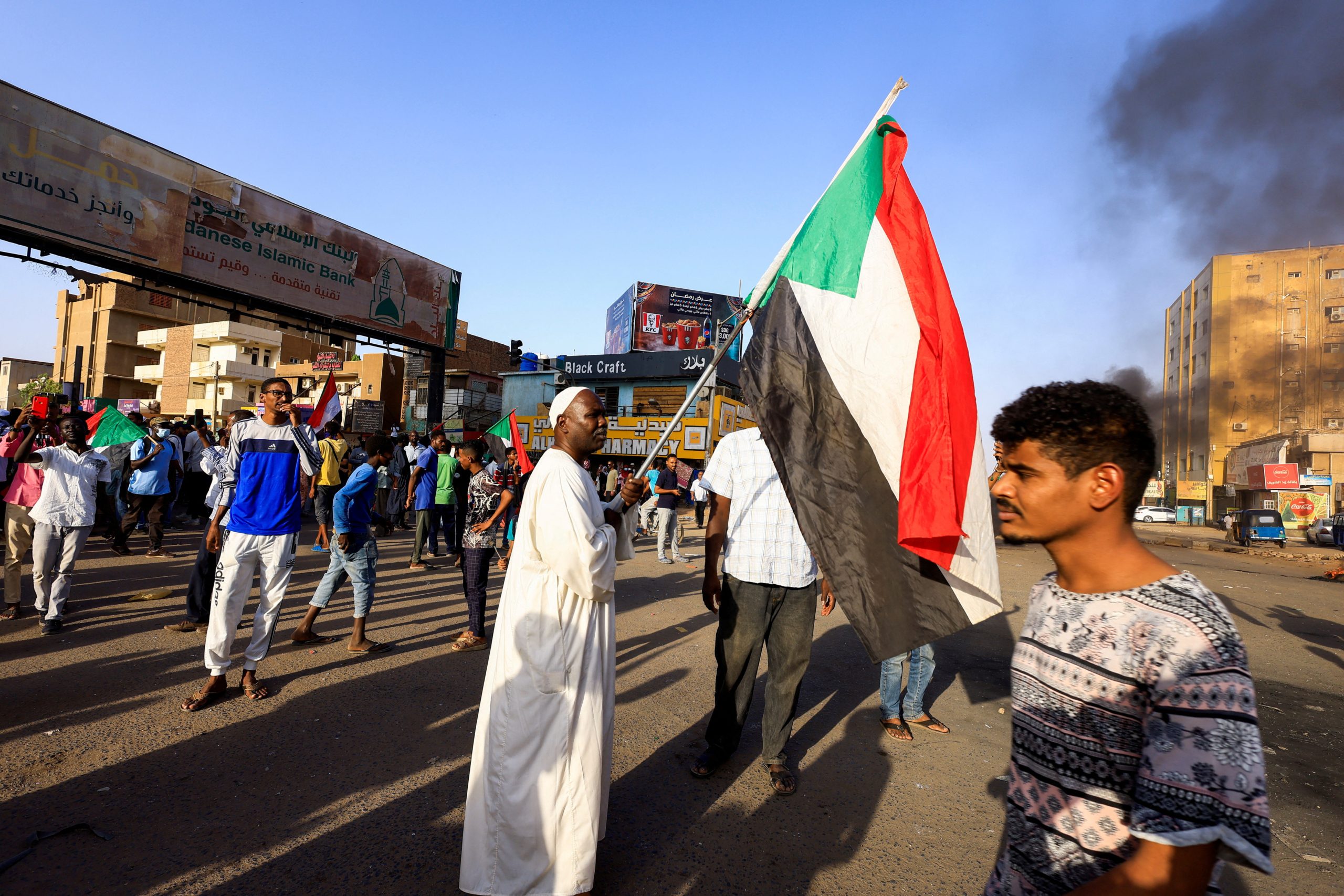 برصاص مباشر في الصدر.. لجنة أطباء السودان تنعى متظاهريْن قُتلا خلال احتجاجات واسعة