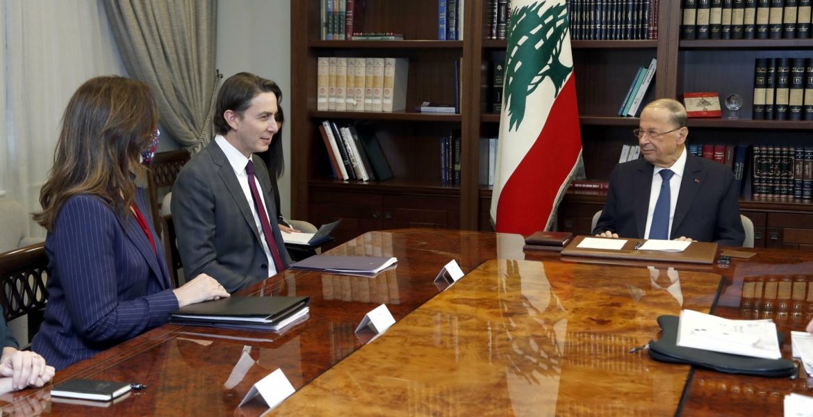 تحرّك في لبنان لاحتواء النزاع مع إسرائيل.. رويترز: بيروت ستقدّم “حلاً وسطاً” عبر أمريكا