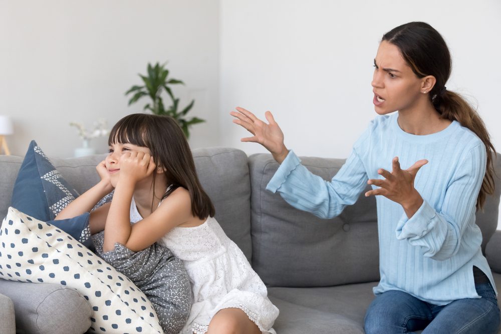 التوبيخ والضرب ليسا الحل الأنسب… 5 نصائح للتعامل مع سلوك الطفل المشاكس