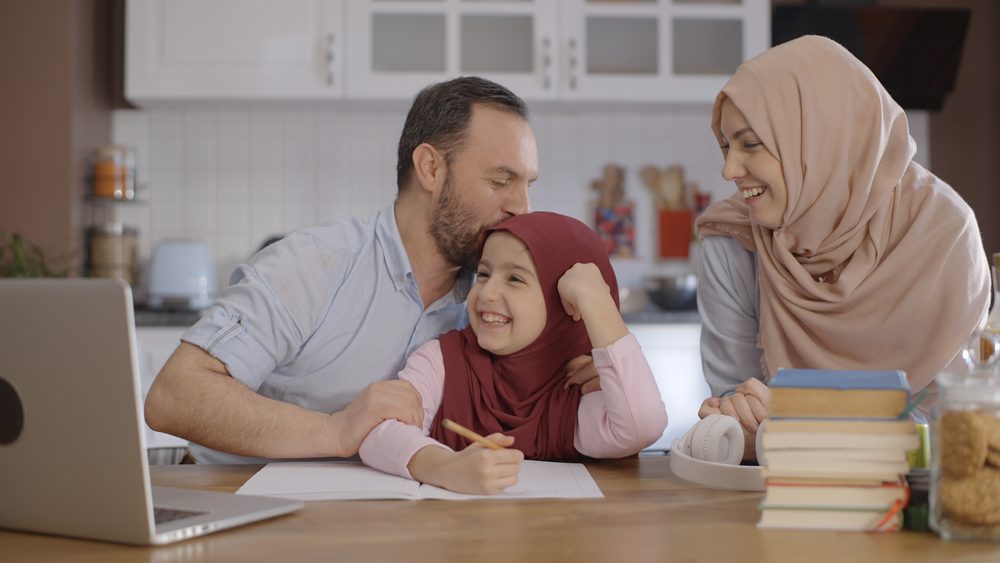متى نحدث أبناءنا عن المثلية الجنسية؟/ shutterstock