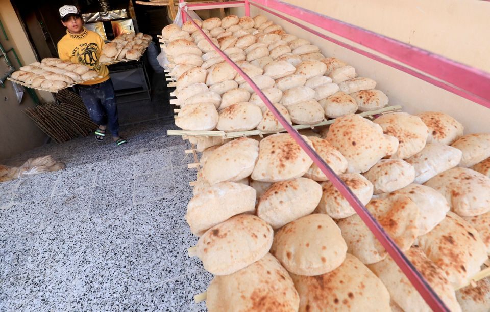 من الخبز للسيارات.. أزمة أوكرانيا تضرب الاقتصاد المصري، وهذه خيارات الحكومة العاجلة لإنقاذ الموقف