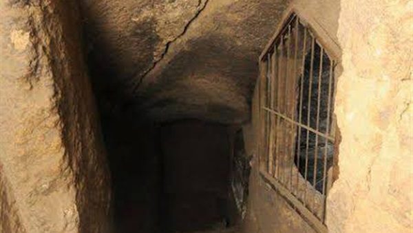 يعتبره سكان القرية مكاناً مقدساً ويتباركون به.. “عربي بوست” داخل سجن يوسف عليه السلام