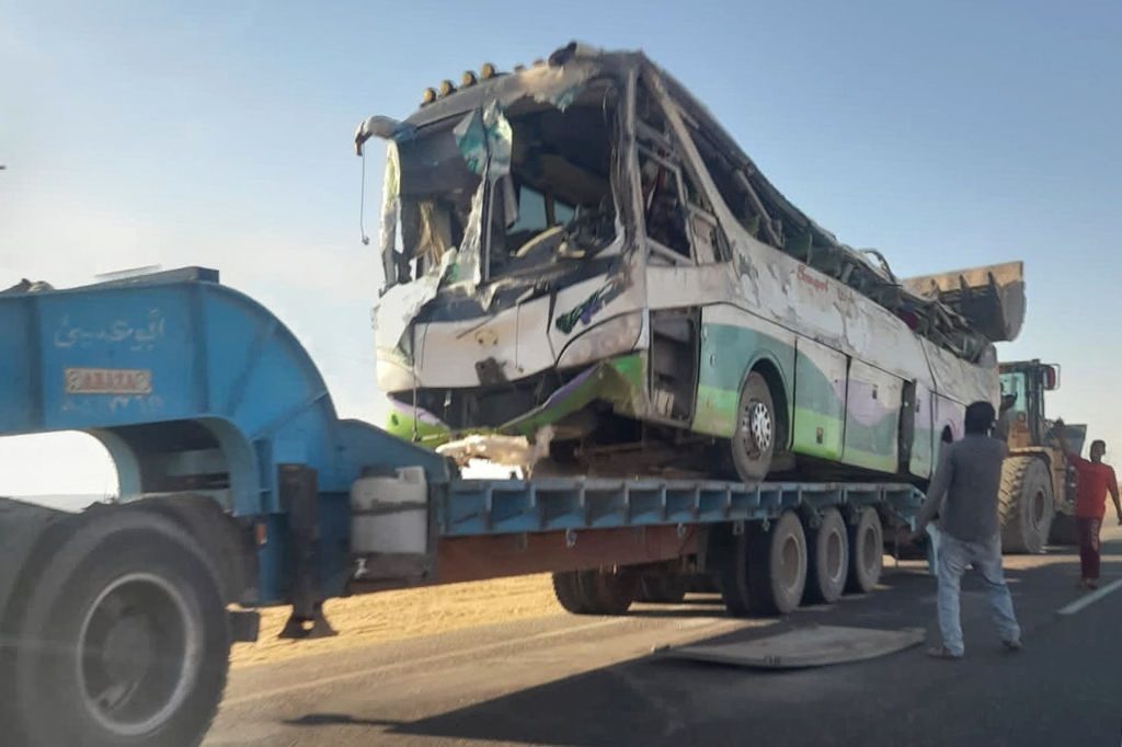 مصر الطريق الصحراوي حادث