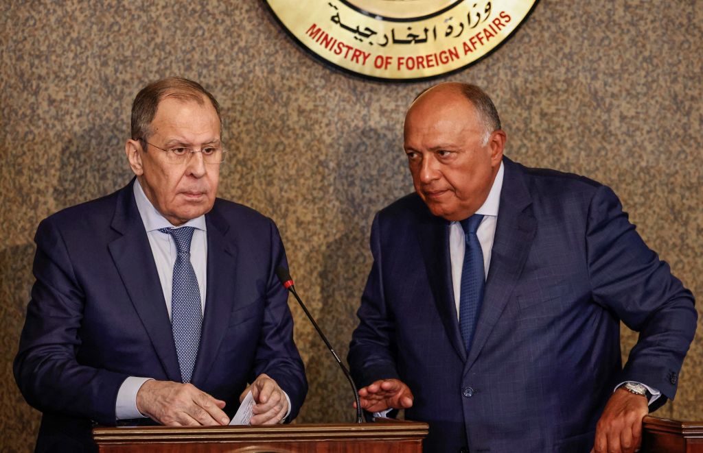 “التفاوض مع أوكرانيا مرتبط بعدم تدخل حلفائها”.. لافروف من القاهرة: العقوبات تعرقل دعم موسكو للدول الإفريقية