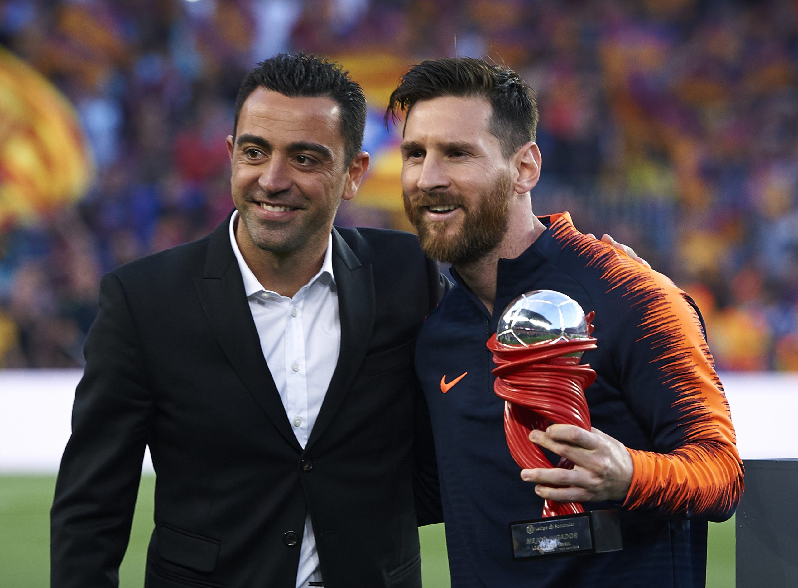 تشافي يطلب عودة ميسي إلى برشلونة - gettyimages