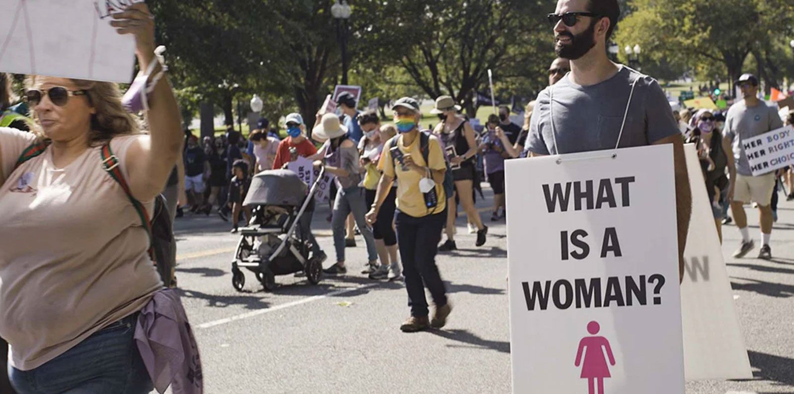 لقطة من الوثائقي what is a woman/ يوتيوب