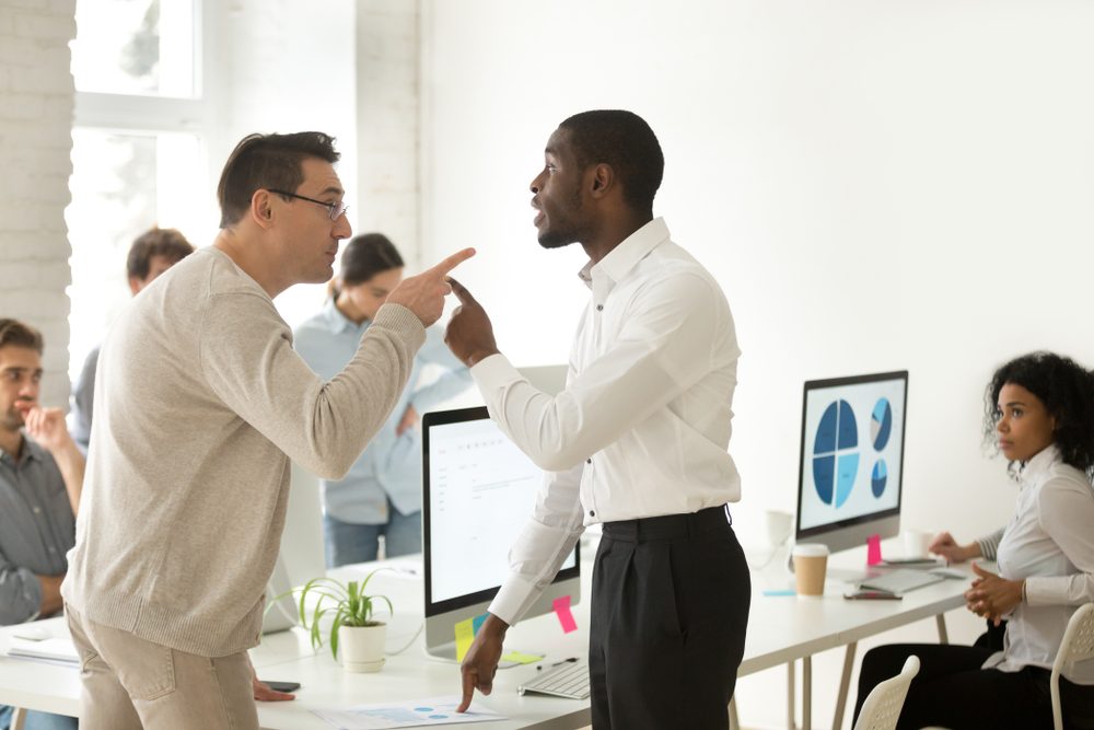 حجة الأغلبية - تعبيرية/ shutterstock/ نقاش/ جدال