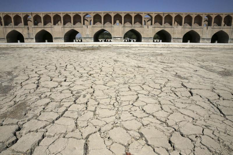حرب السحب بالشرق الأوسط.. دولة بالمنطقة تطوّر تكنولوجيا الاستطمار وإيران تلمِح إلى أنها تسرق أمطارها