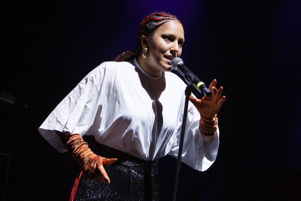 فنانون عالميون يقاطعون مهرجاناً شهيراً بسبب تمويل إسرائيلي.. وهذا ما قالته مغنية مصرية رفضت الحضور