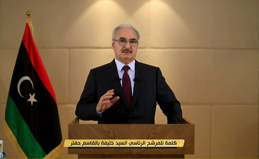 “تلقت دعوة من دولة عربية للانتقال إليها”.. موقع بريطاني: عائلة حفتر تُصفي ممتلكاتها في أمريكا