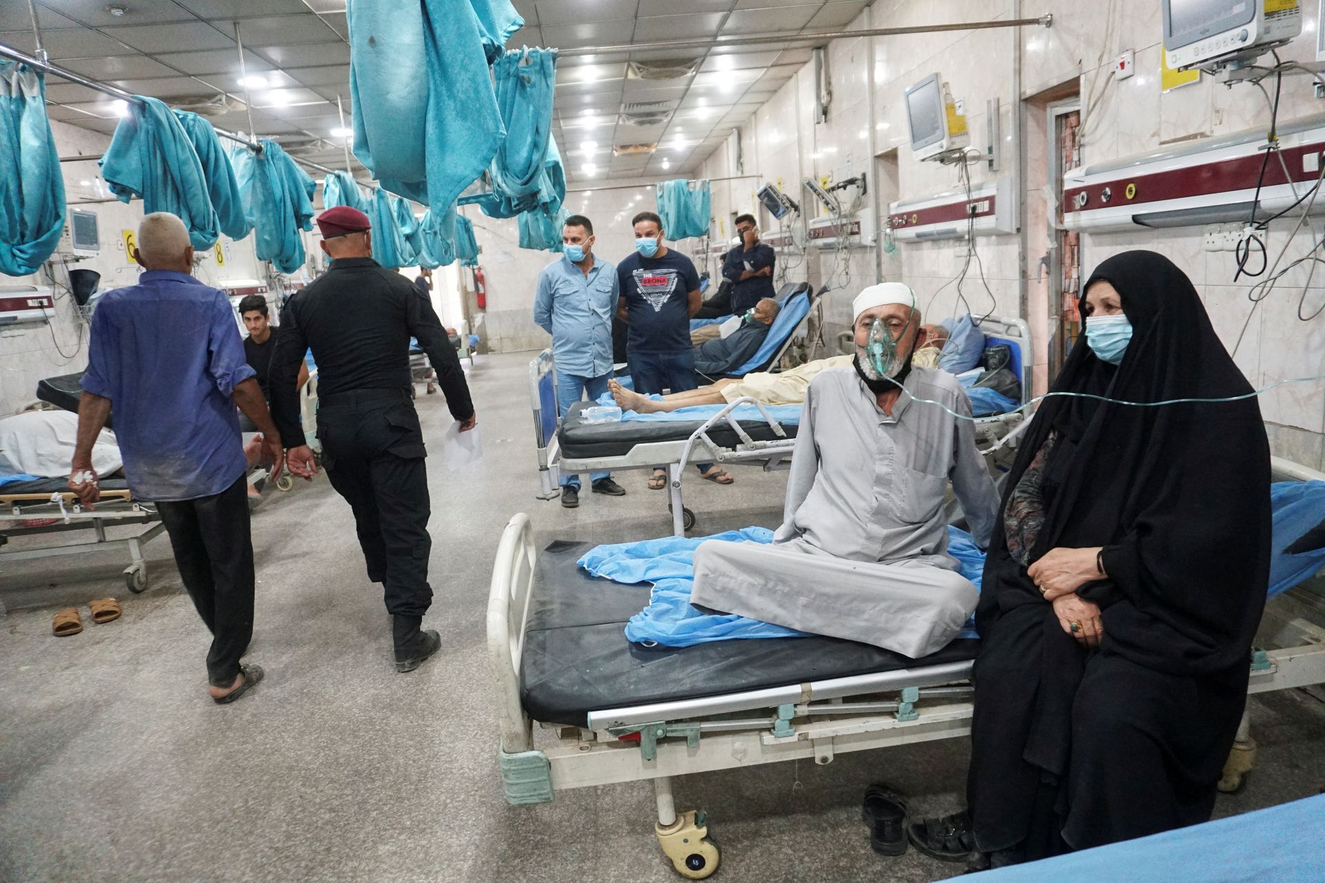 “إذا مات المريض ستقتلك عائلته!”.. أطباء العراق يواجهون الموت في المستشفيات أو الرحيل عن البلاد