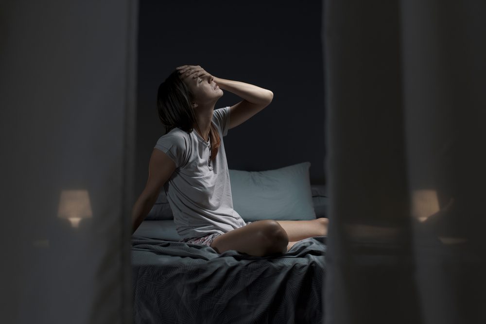 لماذا أتعرق كثيراً أثناء النوم؟ 6 أسباب وراء هذه الظاهرة المزعجة