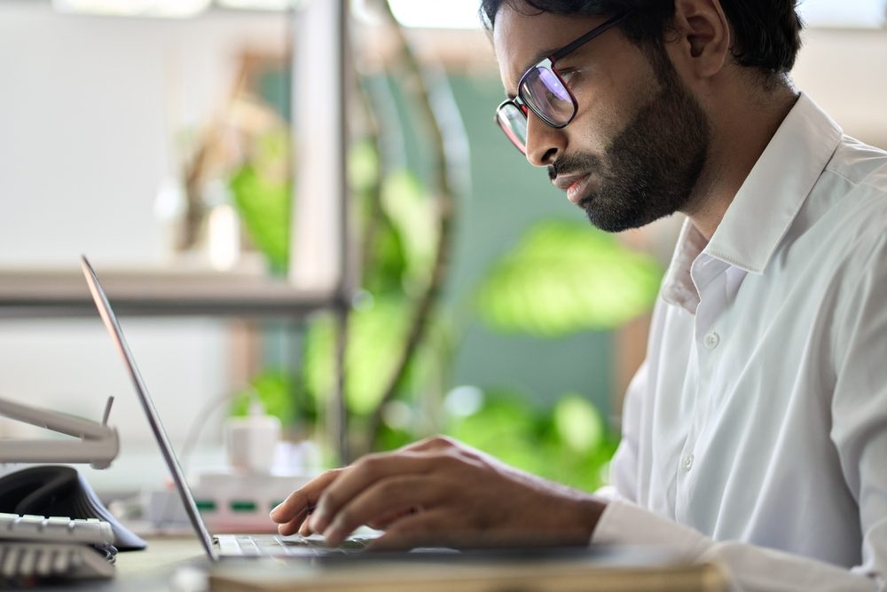 لماذا ينبغي أن يدرس الصحفي “لغة عربية خاصة”؟/ Shutterstock