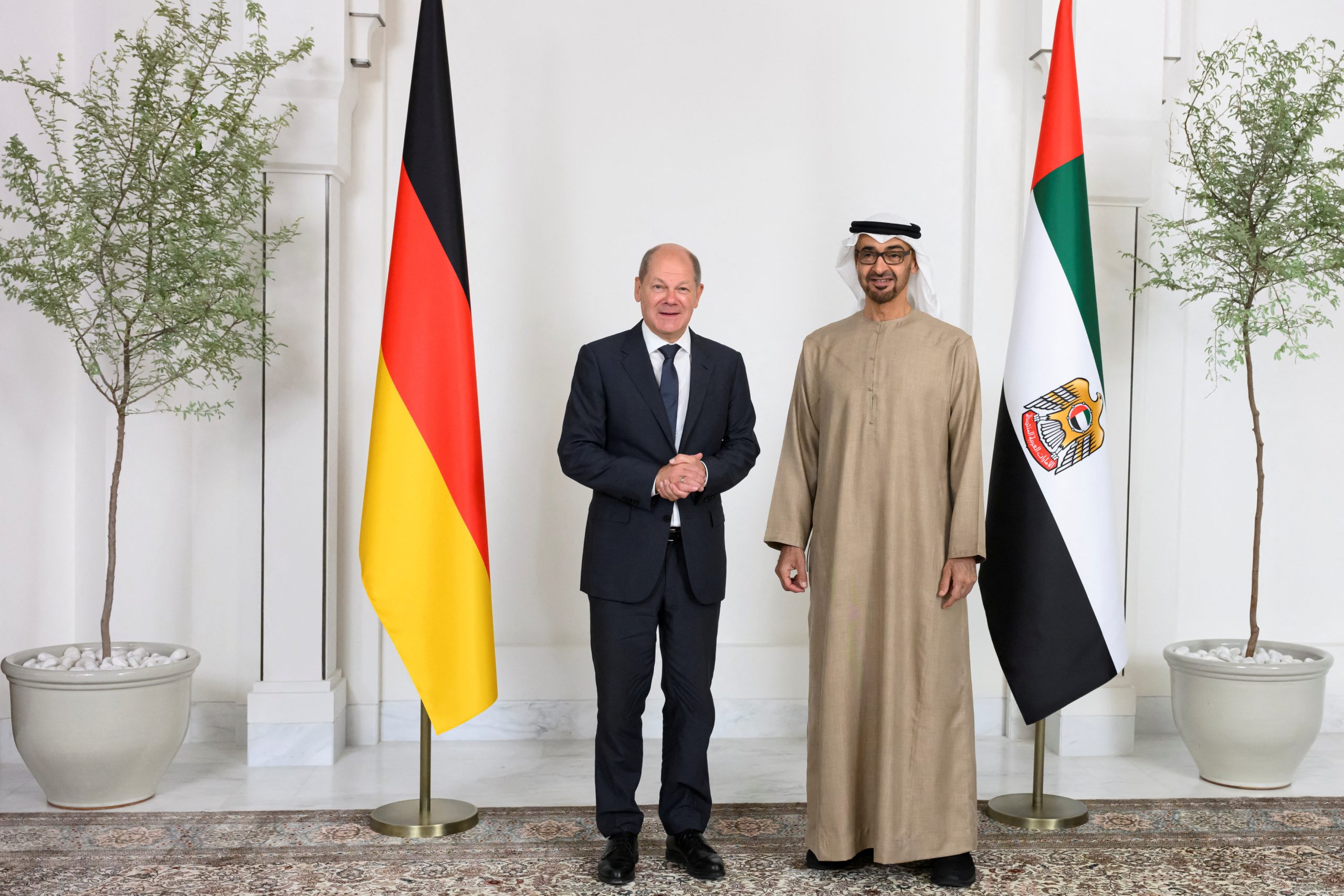 ألمانيا توقع مع الإمارات اتفاقاً لاستيراد الغاز المسال.. وشولتز يبحث مع أمير قطر تسليم شحنات مماثلة