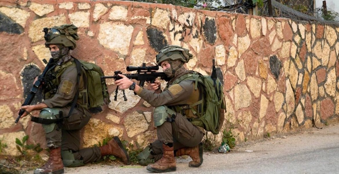شهيدان فلسطينيان خلال مواجهات مع قوات الاحتلال في الضفة.. اقتحمت أحد الأحياء وأطلقت الرصاص الحي