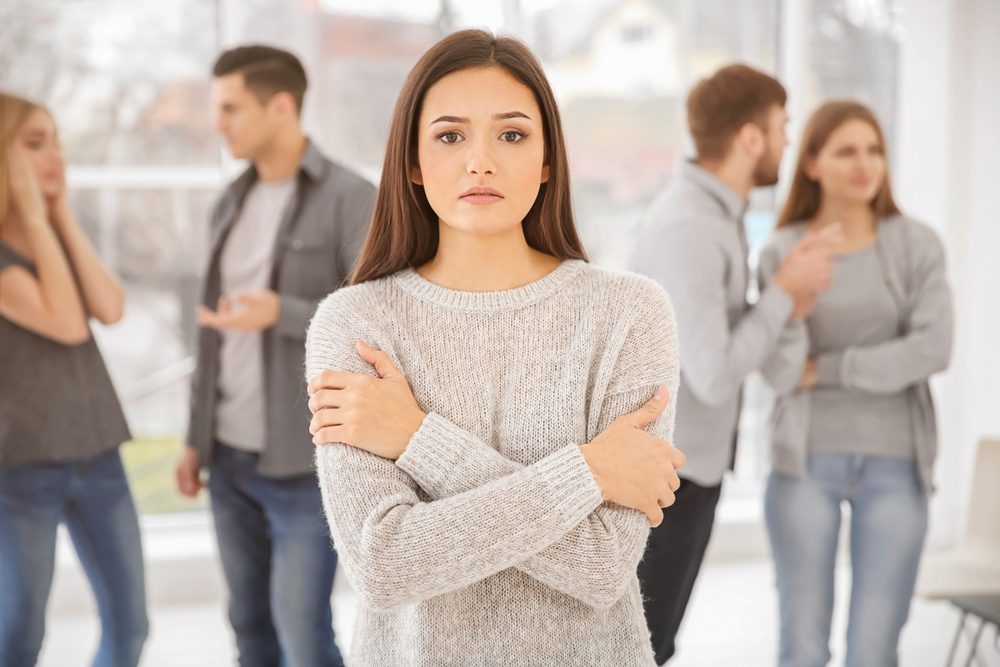 هل ترتبك عندما يمدحك أحدهم؟ الأمر له علاقة بثقتك في نفسك، وهكذا يمكنك علاج المشكلة