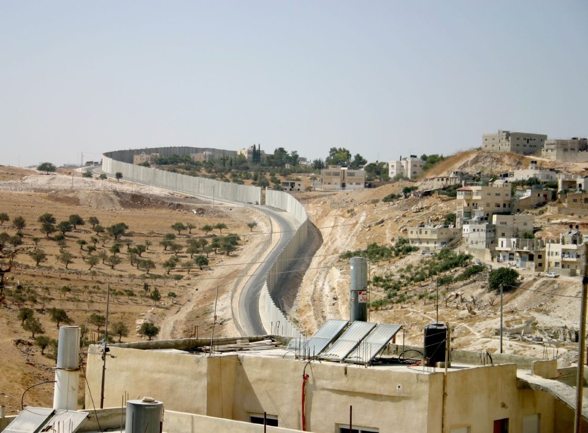 الزراعة خلف الجدار