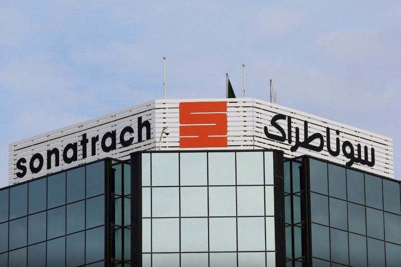 الجزائر وإسبانيا توقعان اتفاقية لمراجعة أسعار الغاز.. العقود ستحدد بناءً على تطورات السوق الراهنة