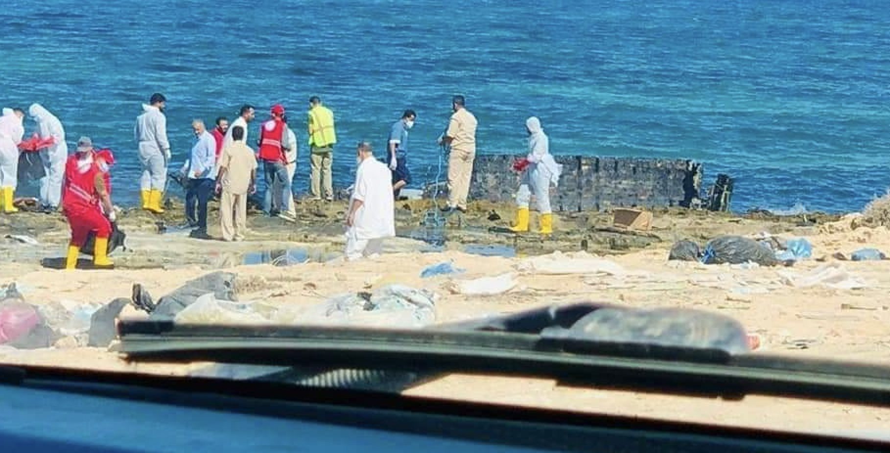 قتلوهم وأحرقوا جثامينهم! العثور على 15 جثة لمهاجرين سقطوا ضحية نزاع لمهربي البشر في ليبيا